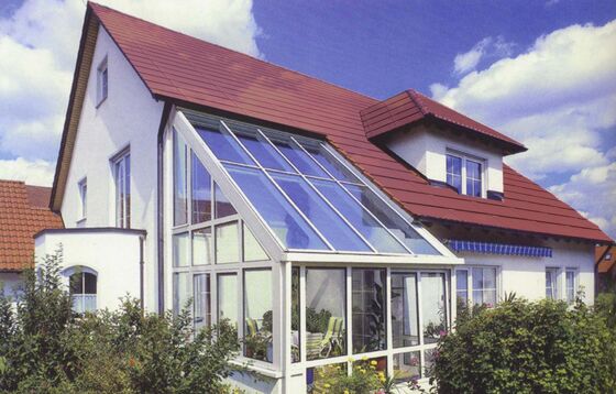 Uzun Boylu Kırmızı/Yeşil Monokristal Güneş Çatı Taşları - 86W Yüksek Güçlü Renkli PV, 154W/m2, Estetik ve Verimli